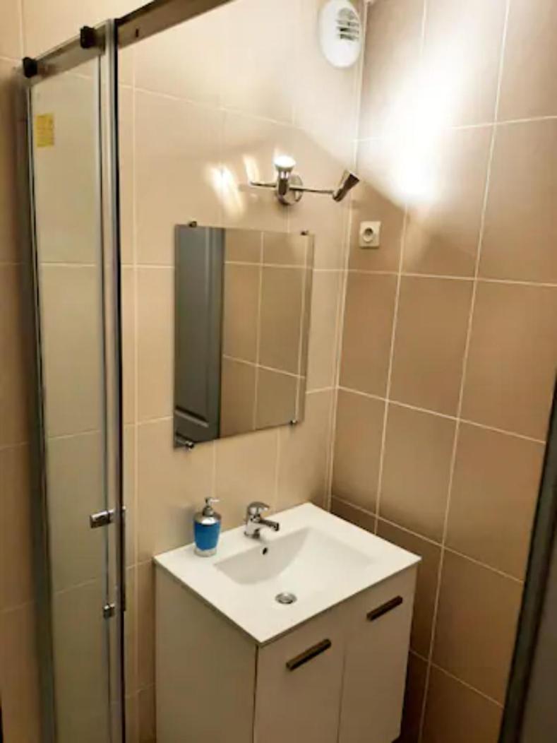 Ferienwohnung Le Petit Charmeur, Parking, Wifi, Gare Flers  Exterior foto
