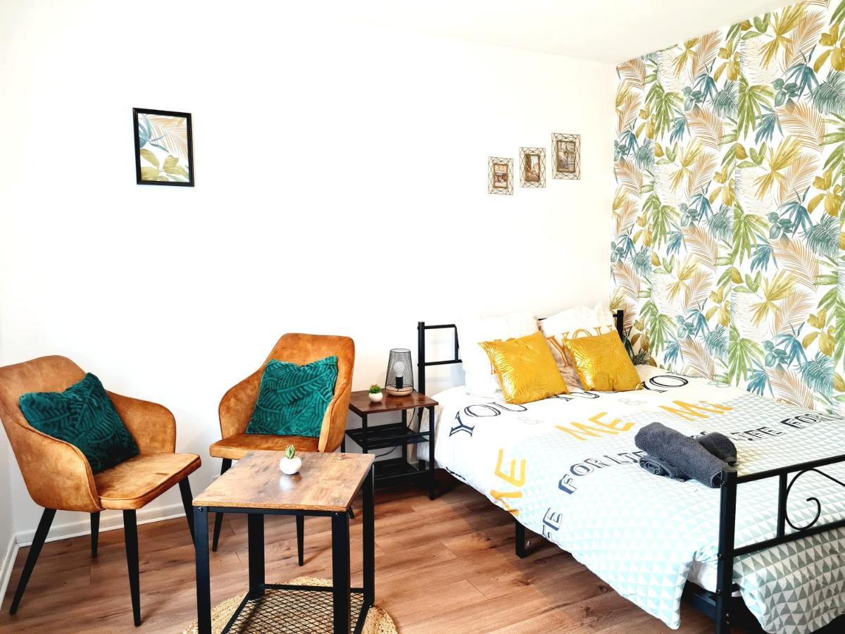 Ferienwohnung Le Petit Charmeur, Parking, Wifi, Gare Flers  Exterior foto