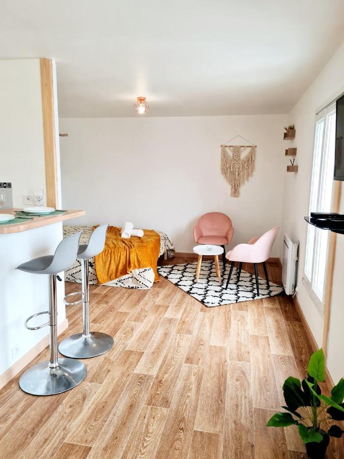 Ferienwohnung Le Petit Charmeur, Parking, Wifi, Gare Flers  Exterior foto